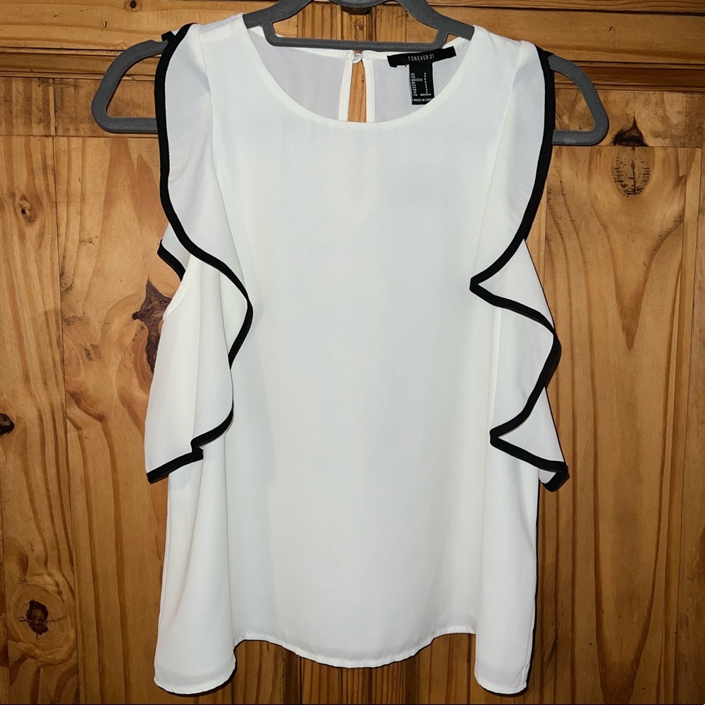 Forever 21 white and black sleeveless top. SZ. S. NWT